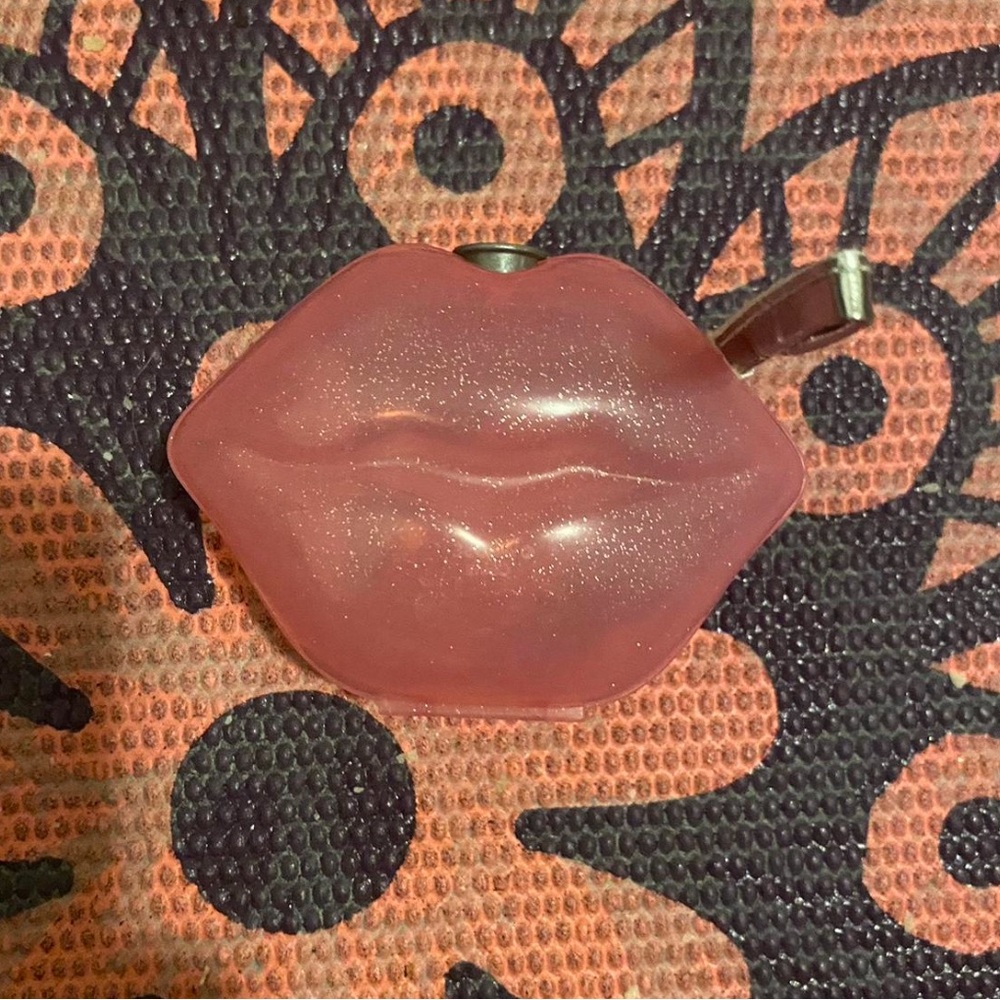 Lip-Shaped Pink Makeup Case